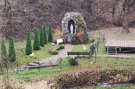 Джерело Діви Марії, Плебанівка