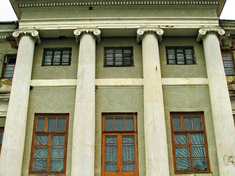 Палац Комарів, смт Муровані Курилівці